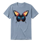 Un T-shirt steel-blue à manches courtes et col rond, orné d'un motif représentant un arthropod sur le devant.