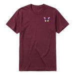 Un T-shirt marron à manches courtes et col rond, orné d'un motif représentant un arthropod sur la poitrine gauche.