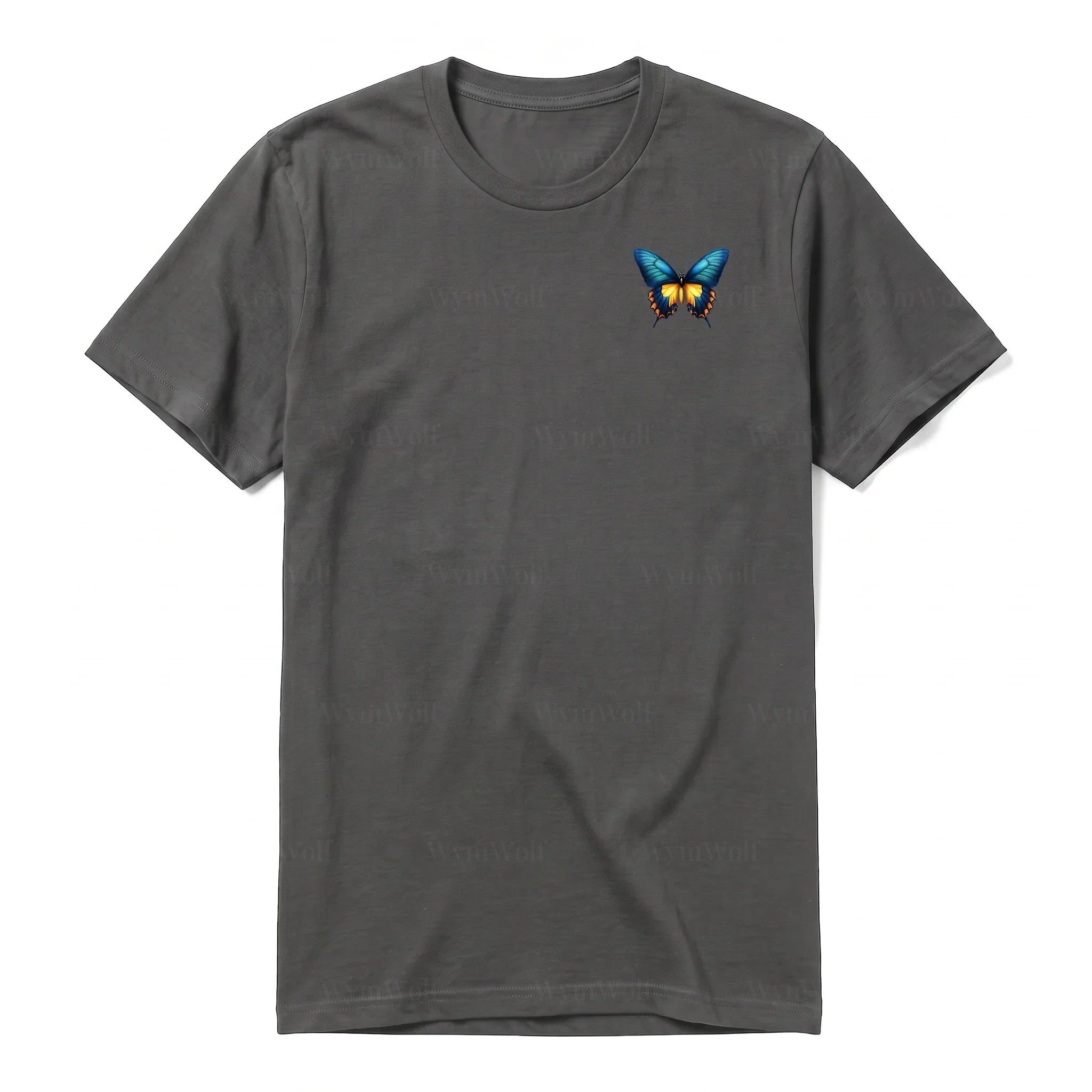 Un T-shirt charbon à manches courtes et col rond, orné d'un motif représentant un arthropod sur la poitrine gauche.