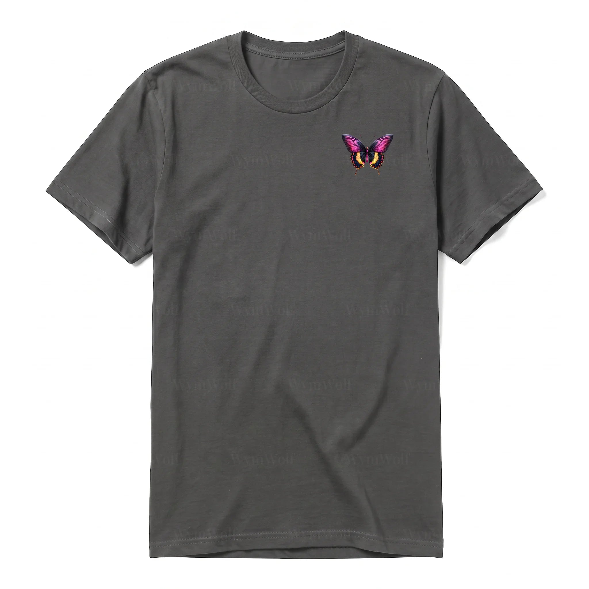 Un T-shirt charbon à manches courtes et col rond, orné d'un motif représentant un arthropod sur la poitrine gauche.