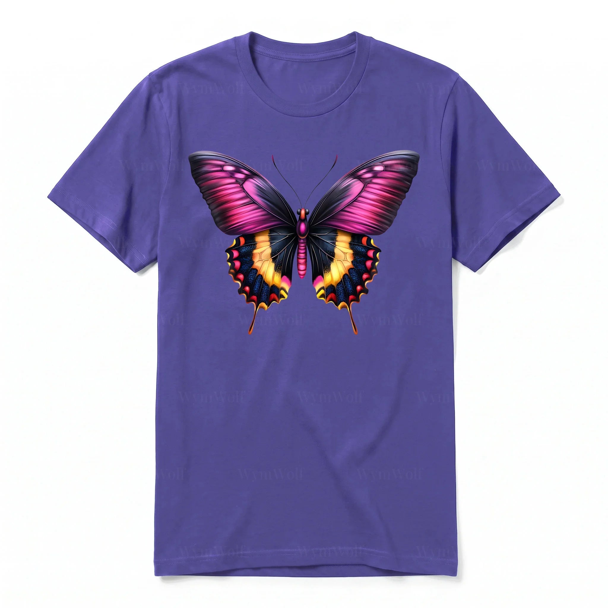 Un T-shirt violet à manches courtes et col rond, orné d'un motif représentant un arthropod sur le devant.