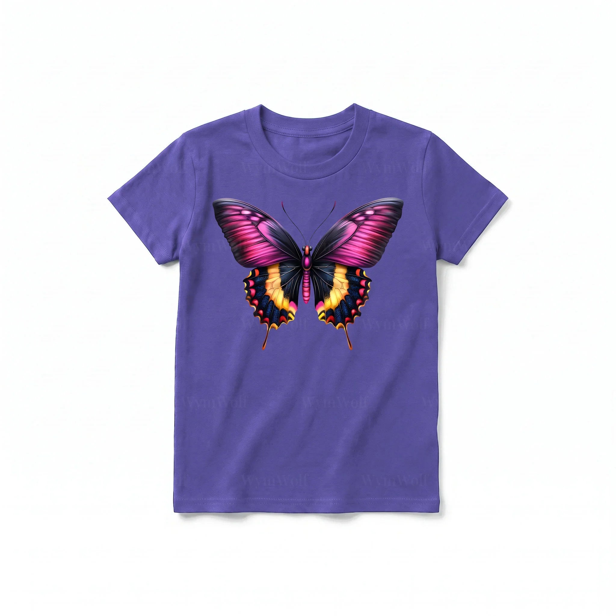 Un T-shirt violet à manches courtes et col rond pour jeune, orné d'un motif représentant un arthropode sur le devant.
