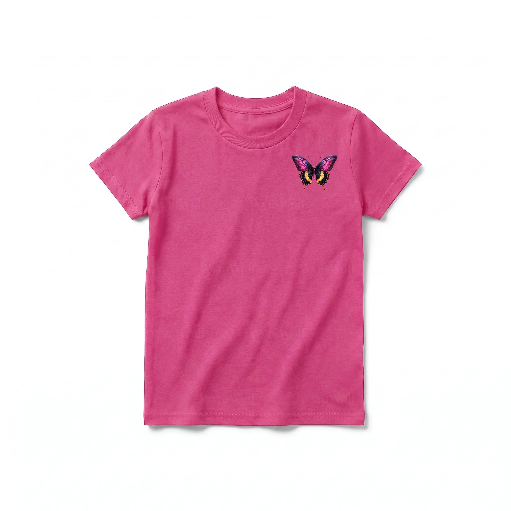 Un T-shirt framboise à manches courtes et col rond pour jeune, orné d'un motif représentant un arthropode sur la poitrine gauche.