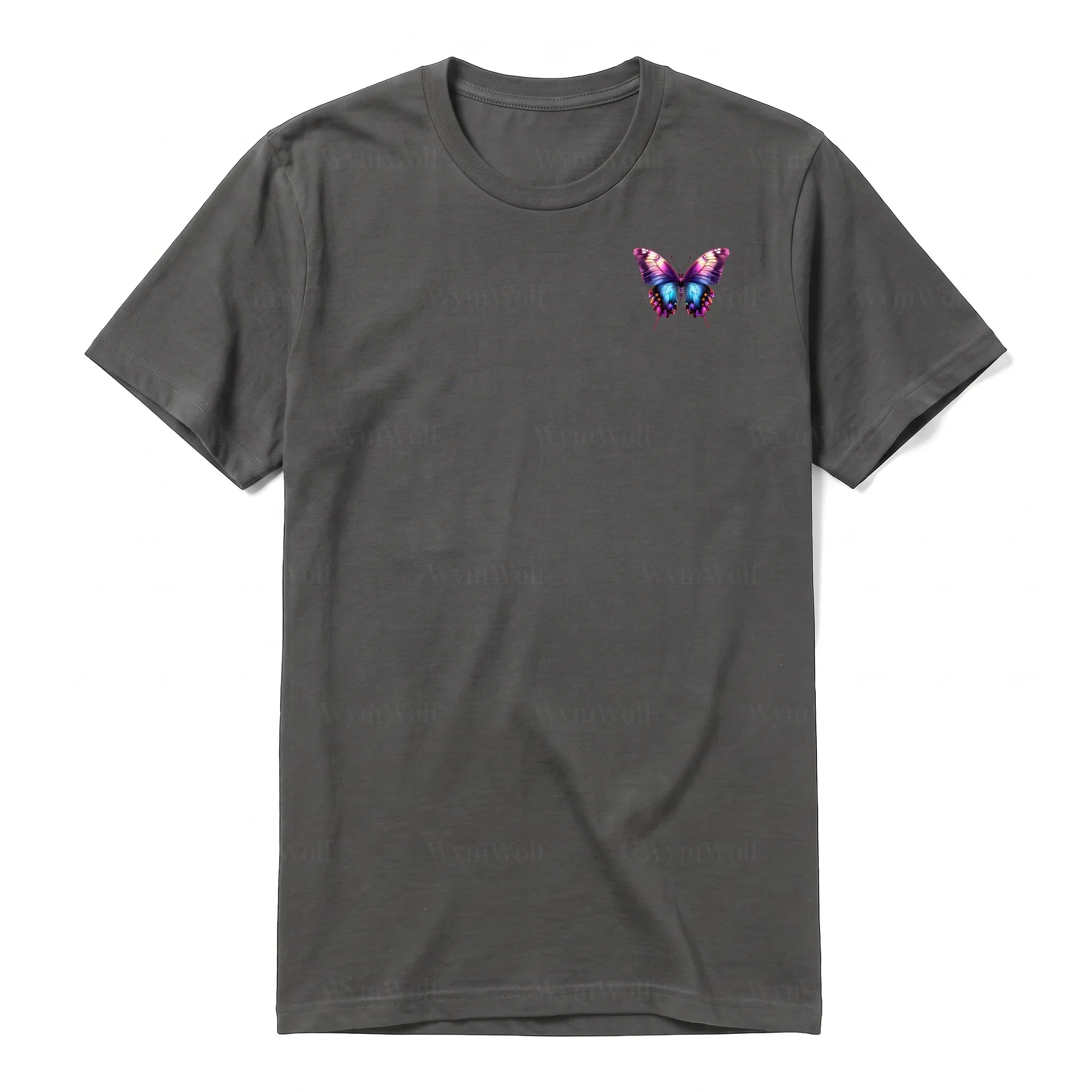 Un T-shirt charbon à manches courtes et col rond, orné d'un motif représentant un arthropod sur la poitrine gauche.