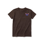 Un T-shirt chocolat à manches courtes et col rond pour jeune, orné d'un motif représentant un arthropode sur la poitrine gauche.