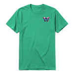 Un T-shirt kelly à manches courtes et col rond, orné d'un motif représentant un arthropod sur la poitrine gauche.
