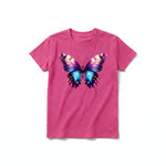 Un T-shirt framboise à manches courtes et col rond pour jeune, orné d'un motif représentant un arthropode sur le devant.
