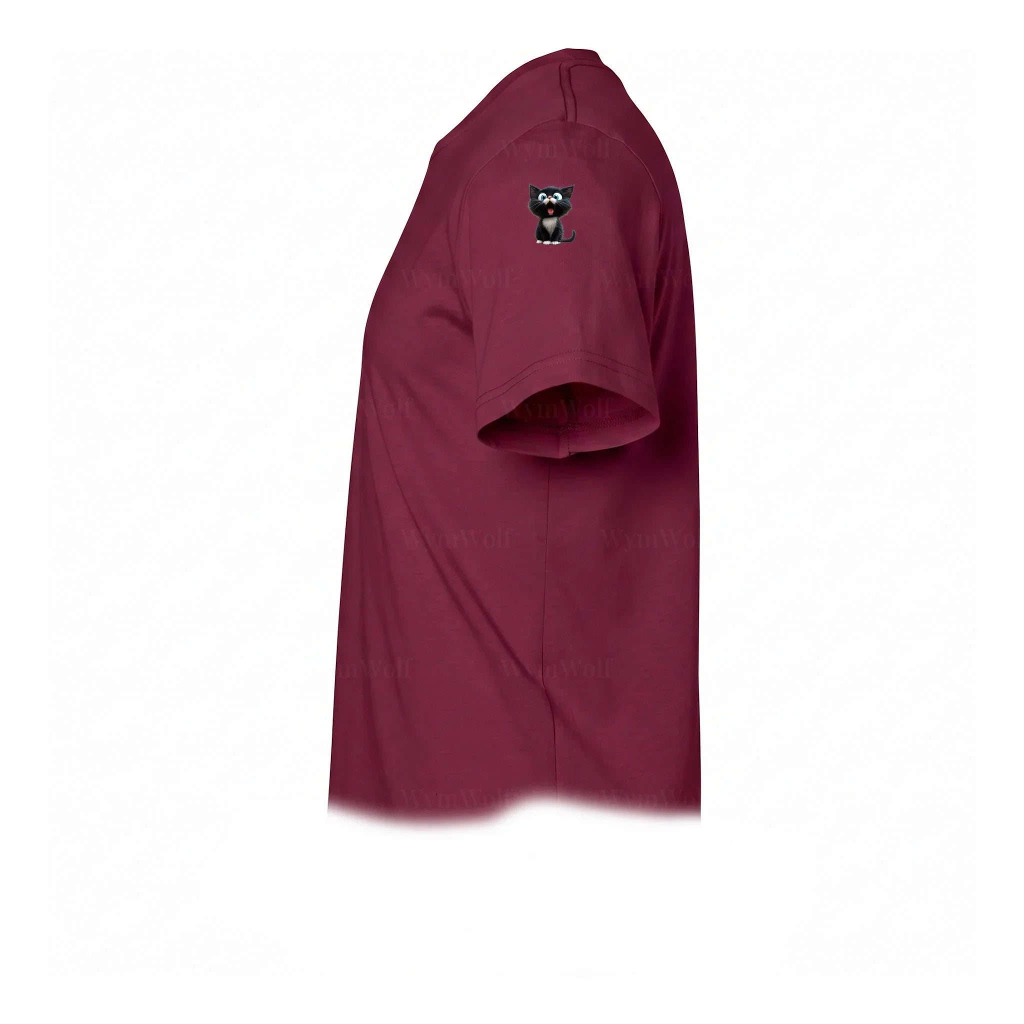 Un T-shirt marron à manches courtes et col rond, orné d'un motif représentant un chat sur le haut de la manche gauche.