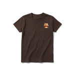 Un T-shirt chocolat à manches courtes et col rond pour jeune, orné d'un motif représentant un chat sur la poitrine gauche.