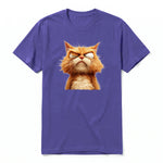 Un T-shirt violet à manches courtes et col rond, orné d'un motif représentant un chat sur le devant.