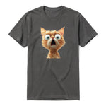 Un T-shirt charbon à manches courtes et col rond, orné d'un motif représentant un chat sur le devant.