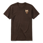 Un T-shirt chocolat à manches courtes et col rond, orné d'un motif représentant un chat sur la poitrine gauche.
