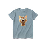 Un T-shirt sauge à manches courtes et col rond pour jeune, orné d'un motif représentant un chat sur le devant.