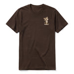 Un T-shirt chocolat à manches courtes et col rond, orné d'un motif représentant un chat sur la poitrine gauche.