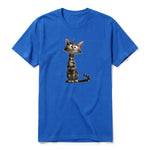 Un T-shirt royal à manches courtes et col rond, orné d'un motif représentant un chat sur le devant.