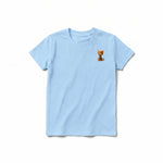 Un T-shirt poudre à manches courtes et col rond pour jeune, orné d'un motif représentant un chat sur la poitrine gauche.