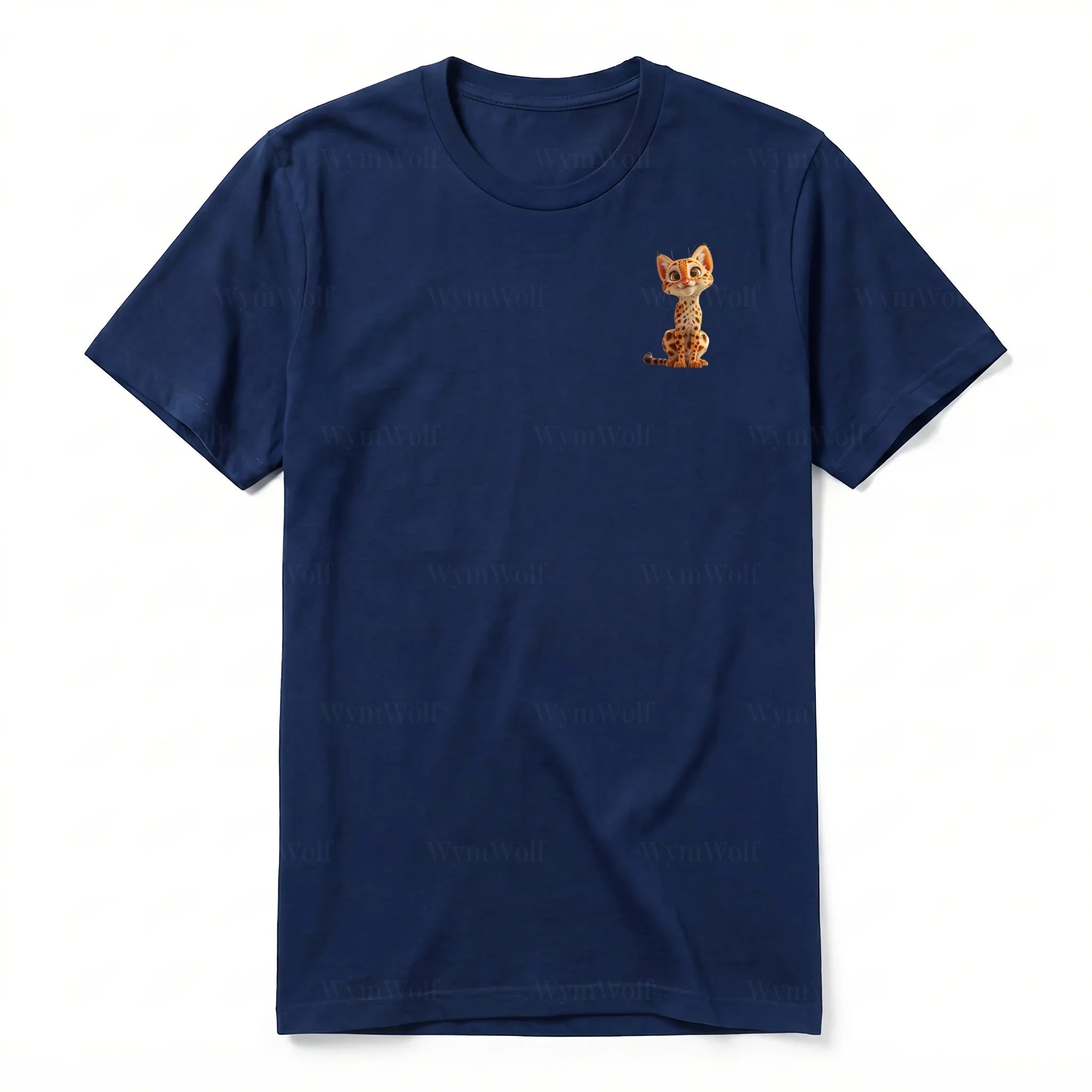 Un T-shirt marine à manches courtes et col rond, orné d'un motif représentant un chat sur la poitrine gauche.