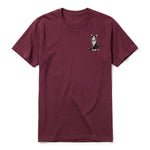 Un T-shirt marron à manches courtes et col rond, orné d'un motif représentant un chat sur la poitrine gauche.