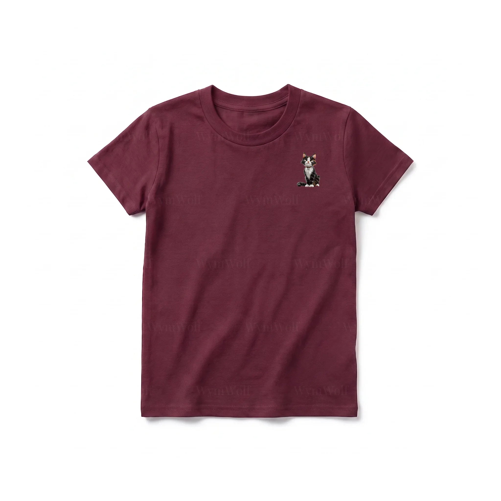 Un T-shirt marron à manches courtes et col rond pour jeune, orné d'un motif représentant un chat sur la poitrine gauche.