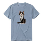 Un T-shirt steel-blue à manches courtes et col rond, orné d'un motif représentant un chat sur le devant.
