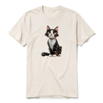 Un T-shirt blanc vintage à manches courtes et col rond, orné d'un motif représentant un chat sur le devant.