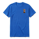 Un T-shirt royal à manches courtes et col rond, orné d'un motif représentant un chat sur la poitrine gauche.