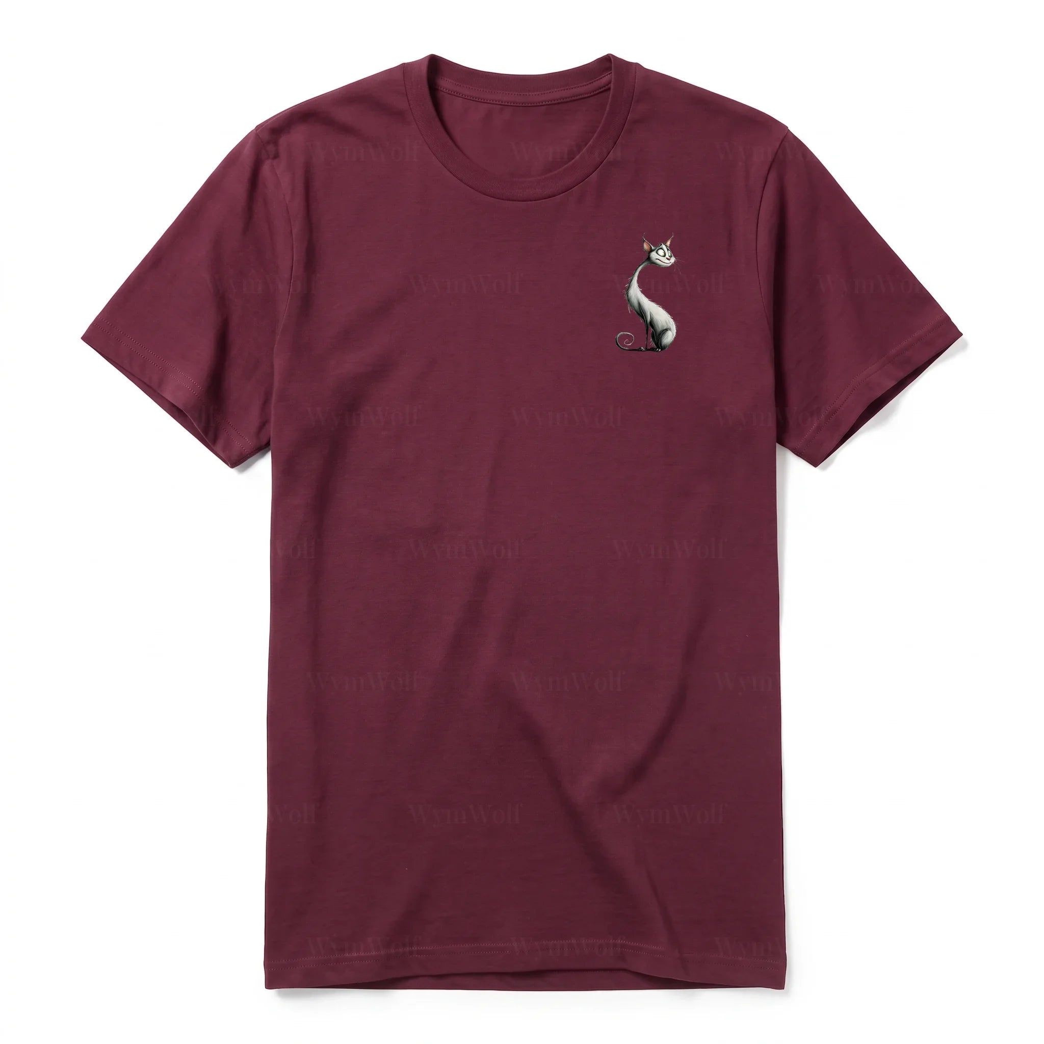 Un T-shirt marron à manches courtes et col rond, orné d'un motif représentant un chat sur la poitrine gauche.