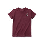Un T-shirt marron à manches courtes et col rond pour jeune, orné d'un motif représentant un chat sur la poitrine gauche.