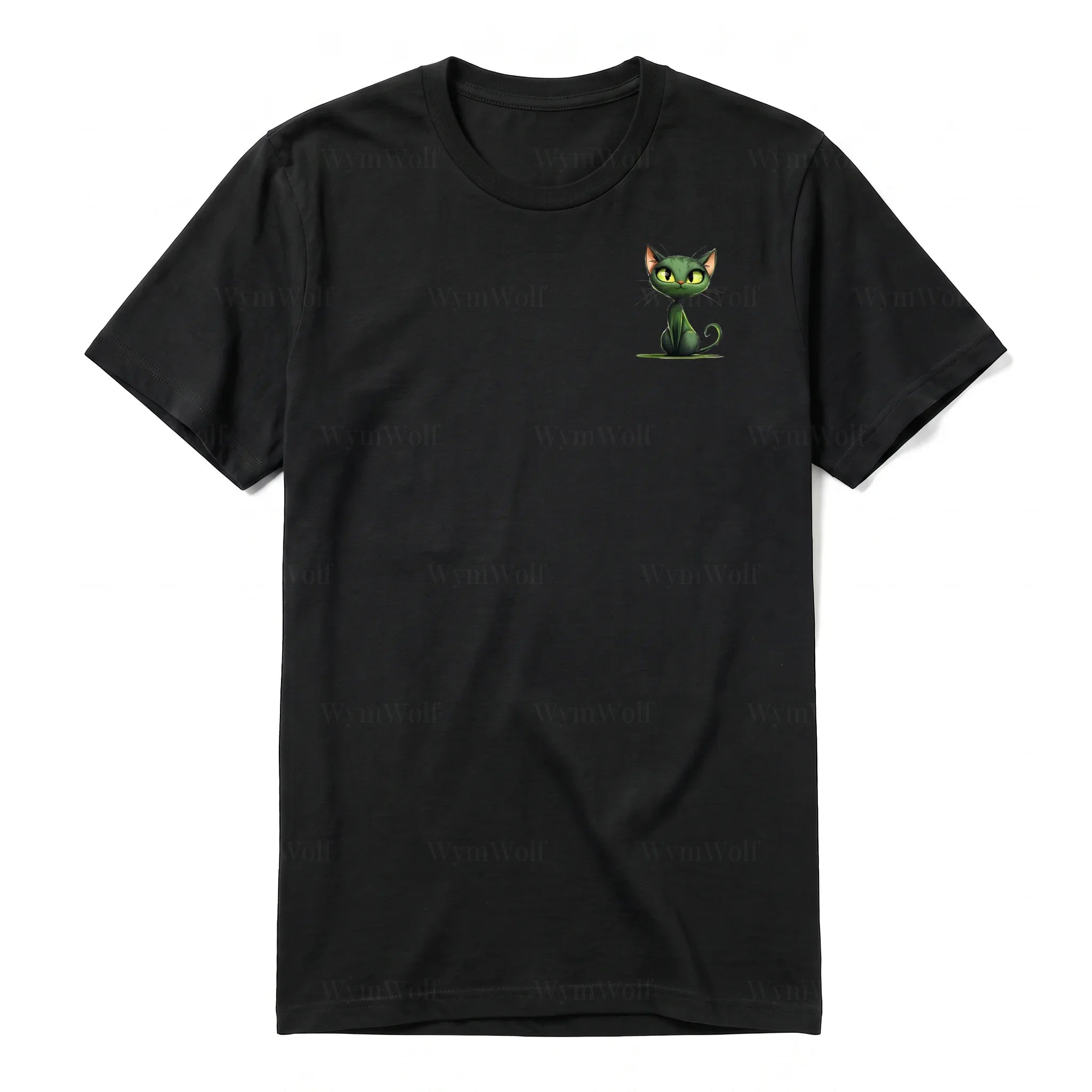 Un T-shirt noir à manches courtes et col rond, orné d'un motif représentant un chat sur la poitrine gauche.
