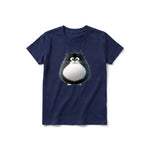 Un T-shirt marine à manches courtes et col rond pour jeune, orné d'un motif représentant un chat sur le devant.