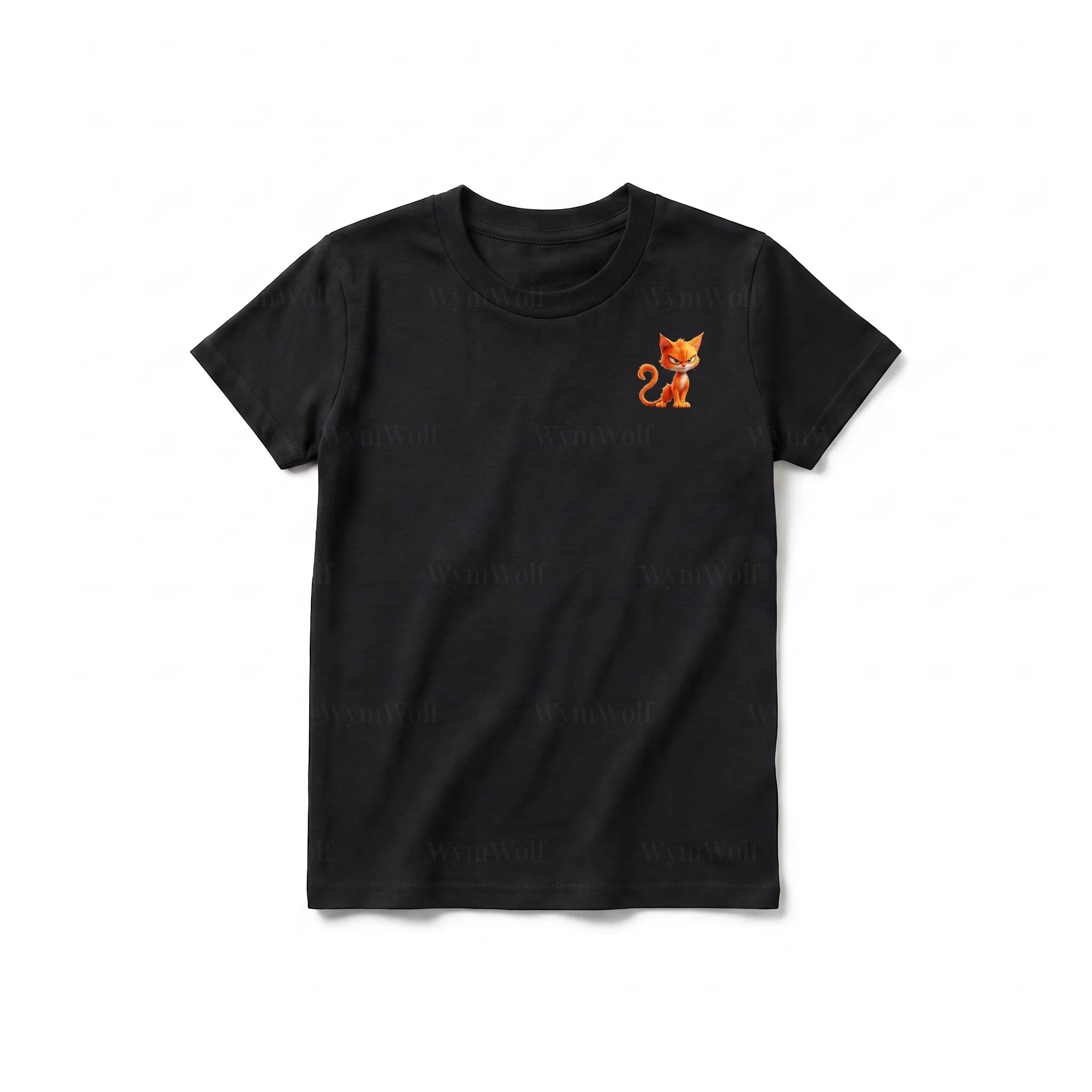 Un T-shirt noir à manches courtes et col rond pour jeune, orné d'un motif représentant un chat sur la poitrine gauche.