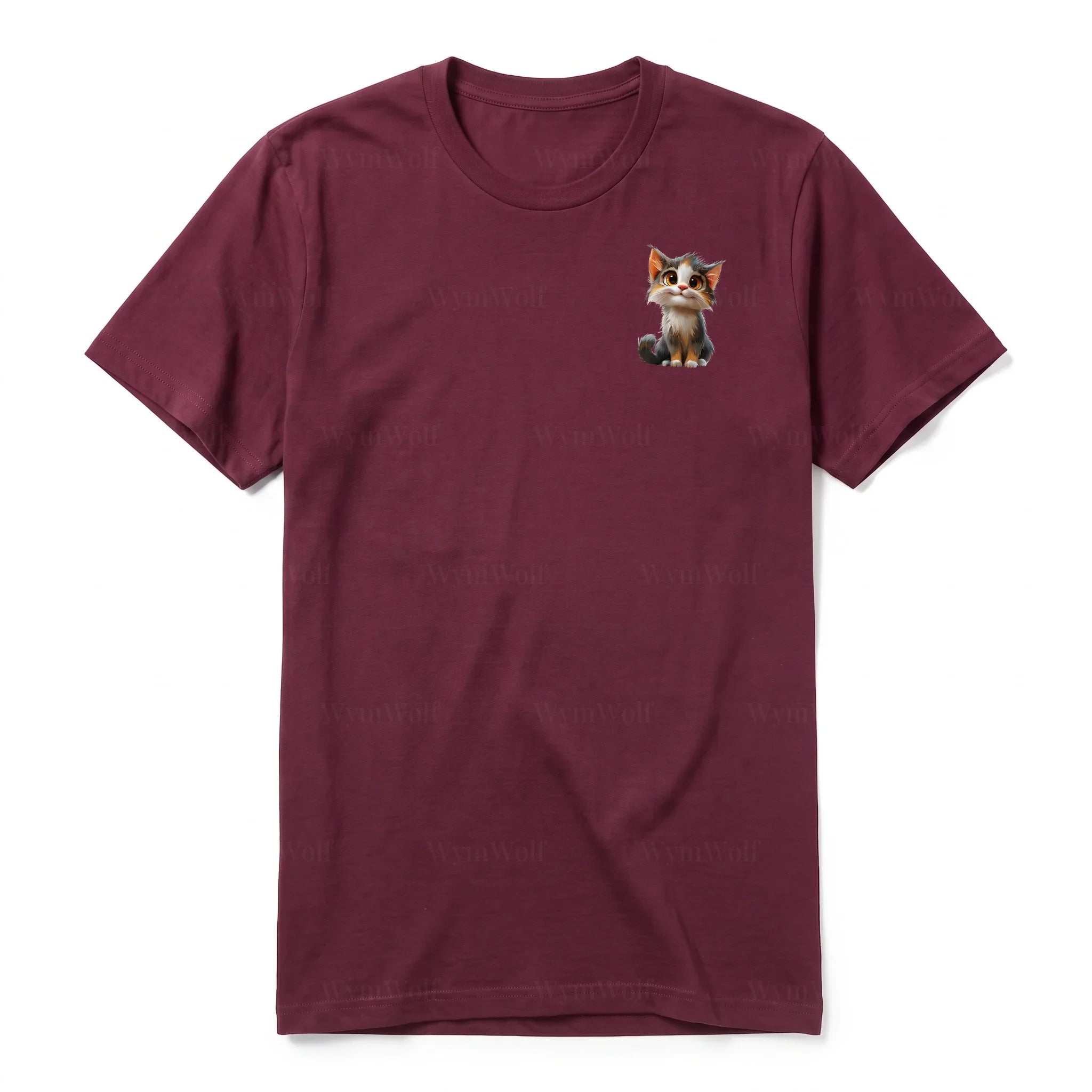 Un T-shirt marron à manches courtes et col rond, orné d'un motif représentant un chat sur la poitrine gauche.