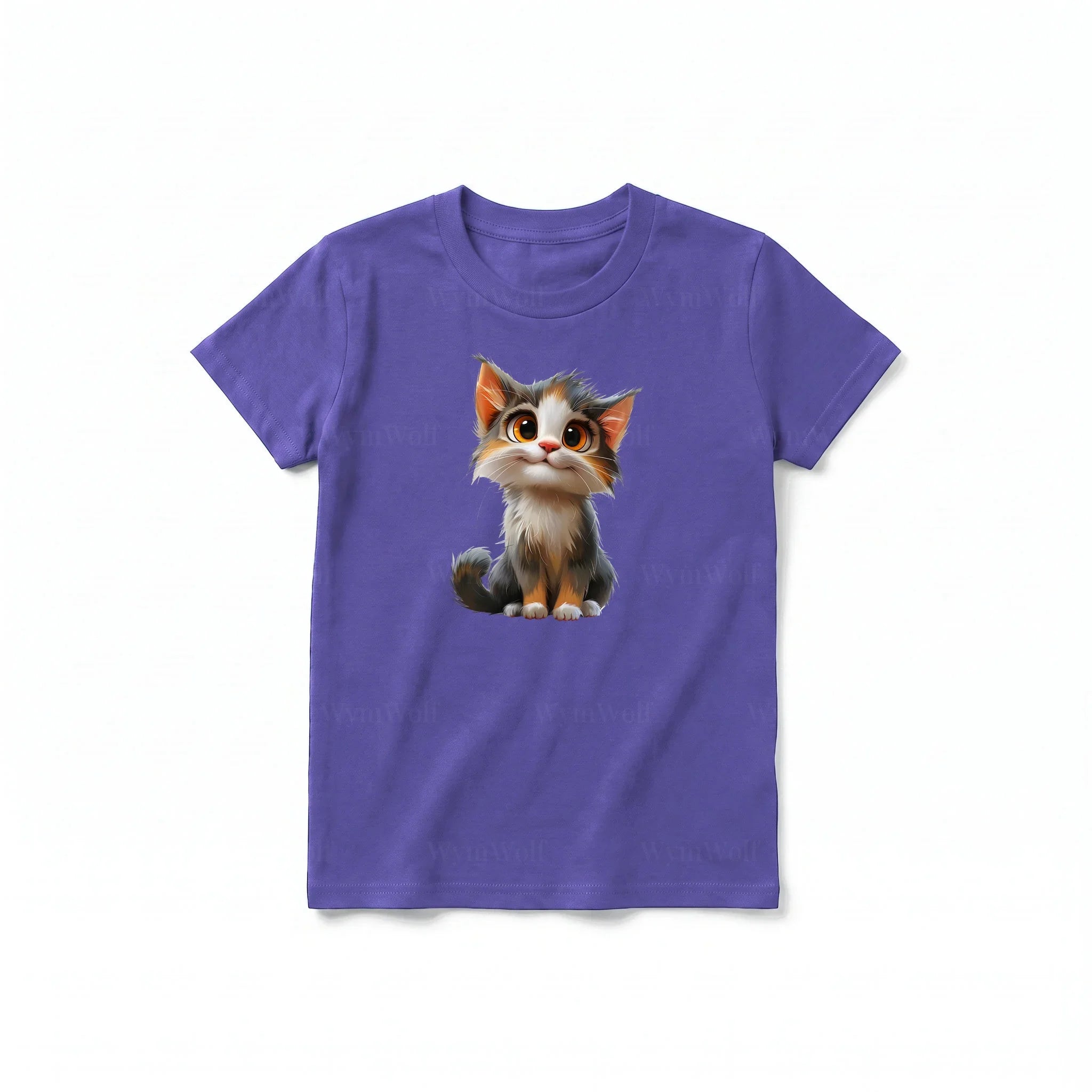 Un T-shirt violet à manches courtes et col rond pour jeune, orné d'un motif représentant un chat sur le devant.