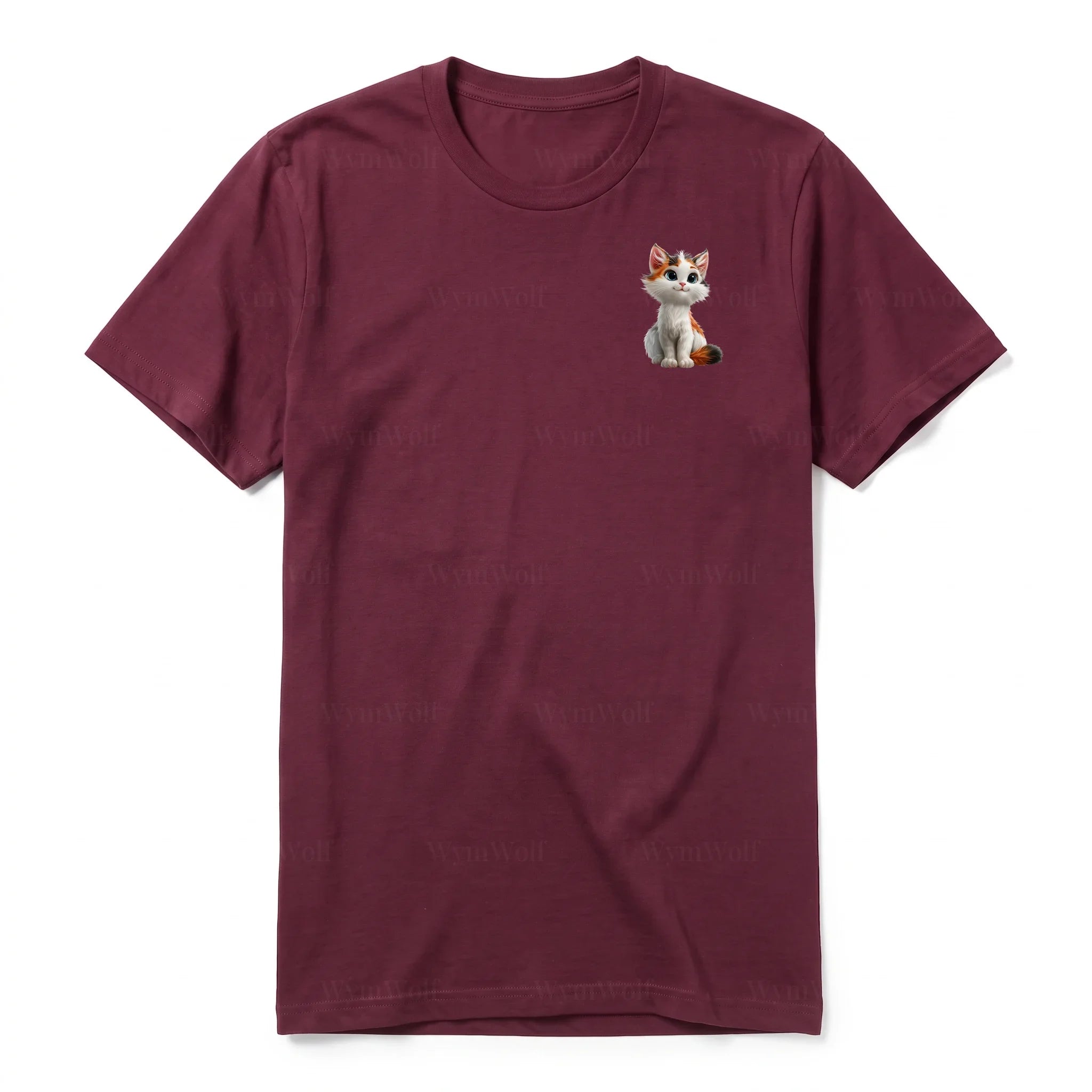 Un T-shirt marron à manches courtes et col rond, orné d'un motif représentant un chat sur la poitrine gauche.