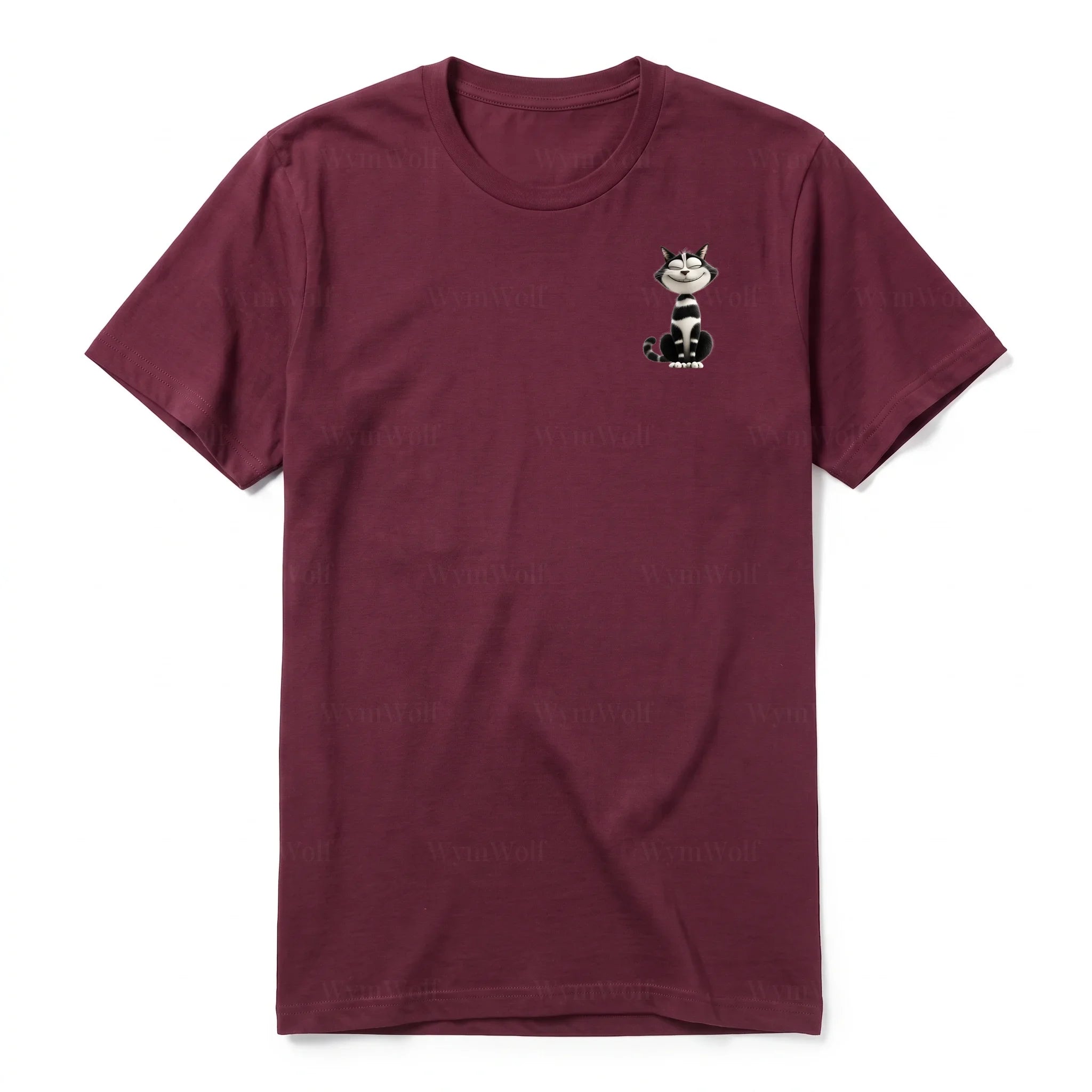 Un T-shirt marron à manches courtes et col rond, orné d'un motif représentant un chat sur la poitrine gauche.