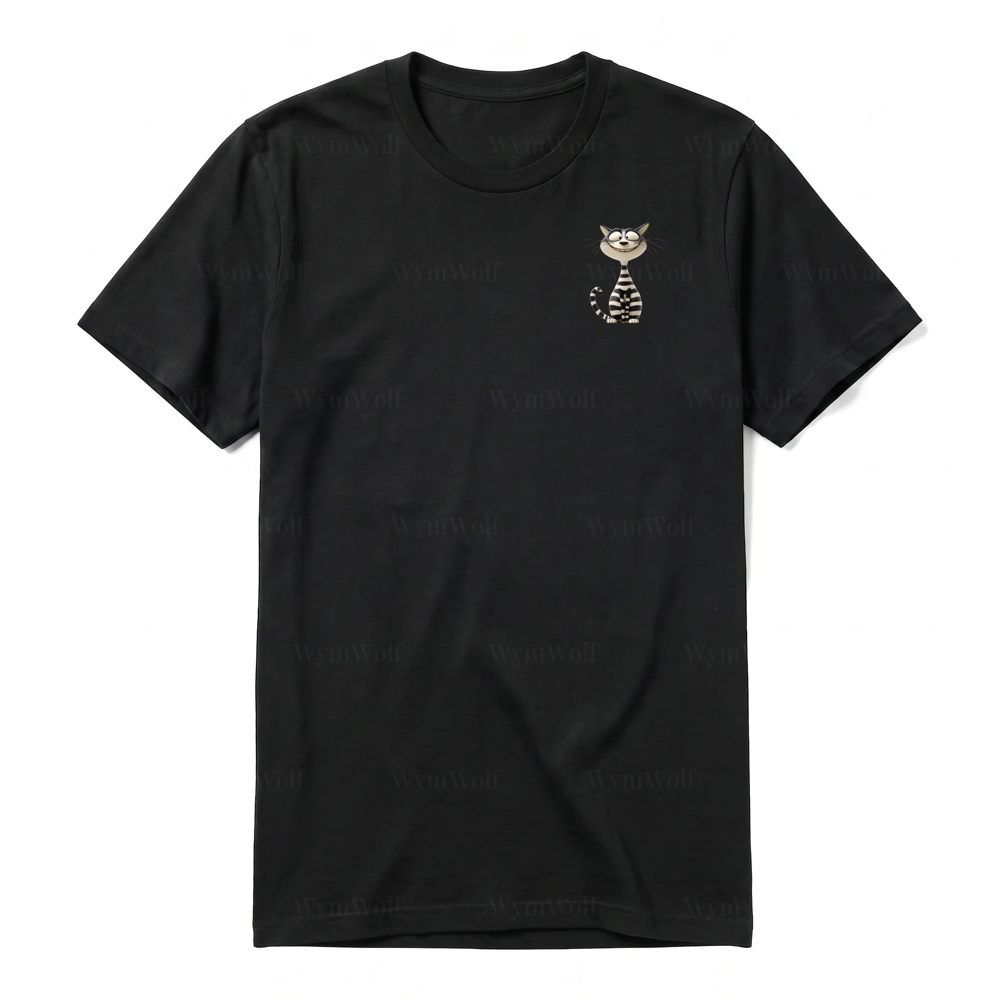 Un T-shirt noir à manches courtes et col rond, orné d'un motif représentant un chat sur la poitrine gauche.