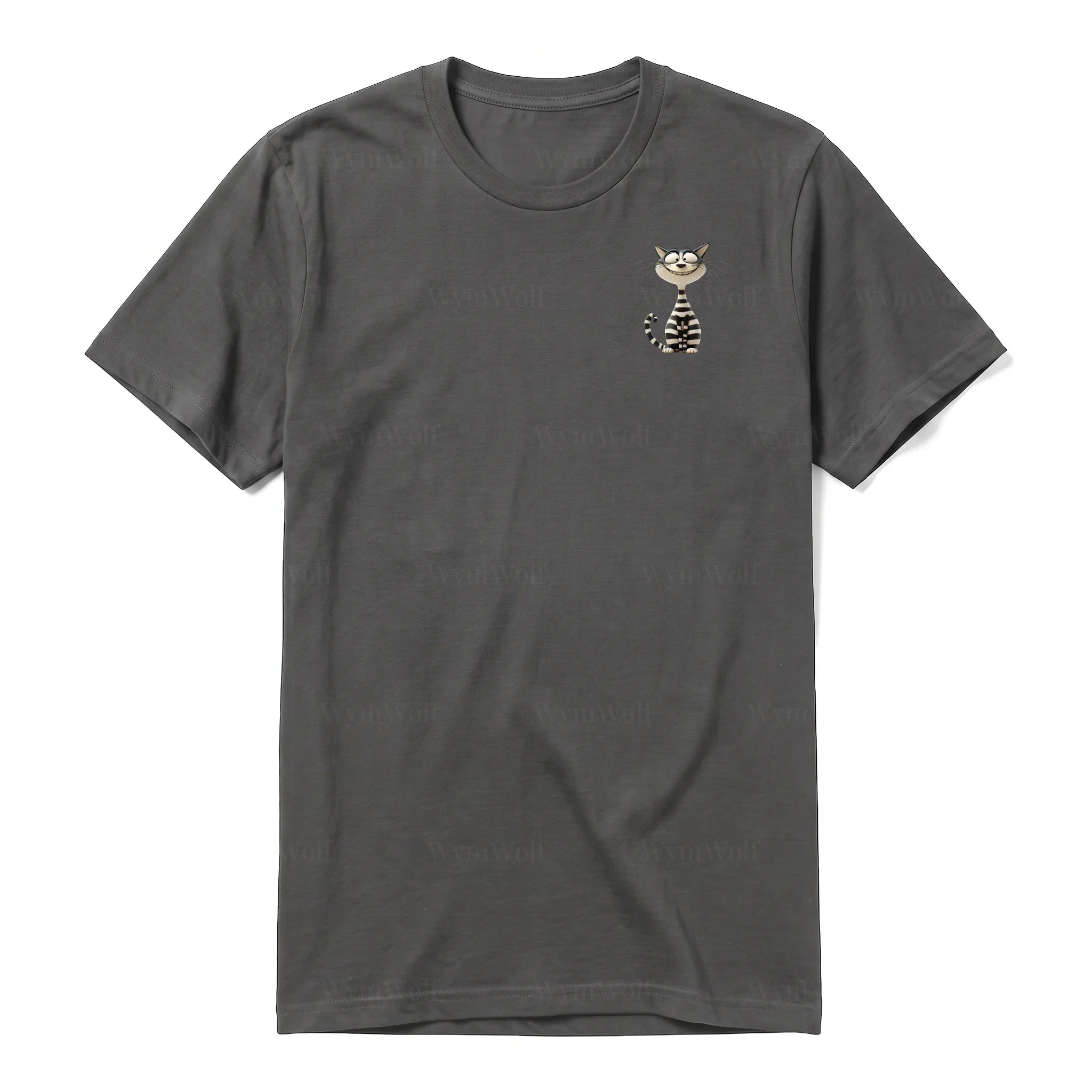 Un T-shirt charbon à manches courtes et col rond, orné d'un motif représentant un chat sur la poitrine gauche.