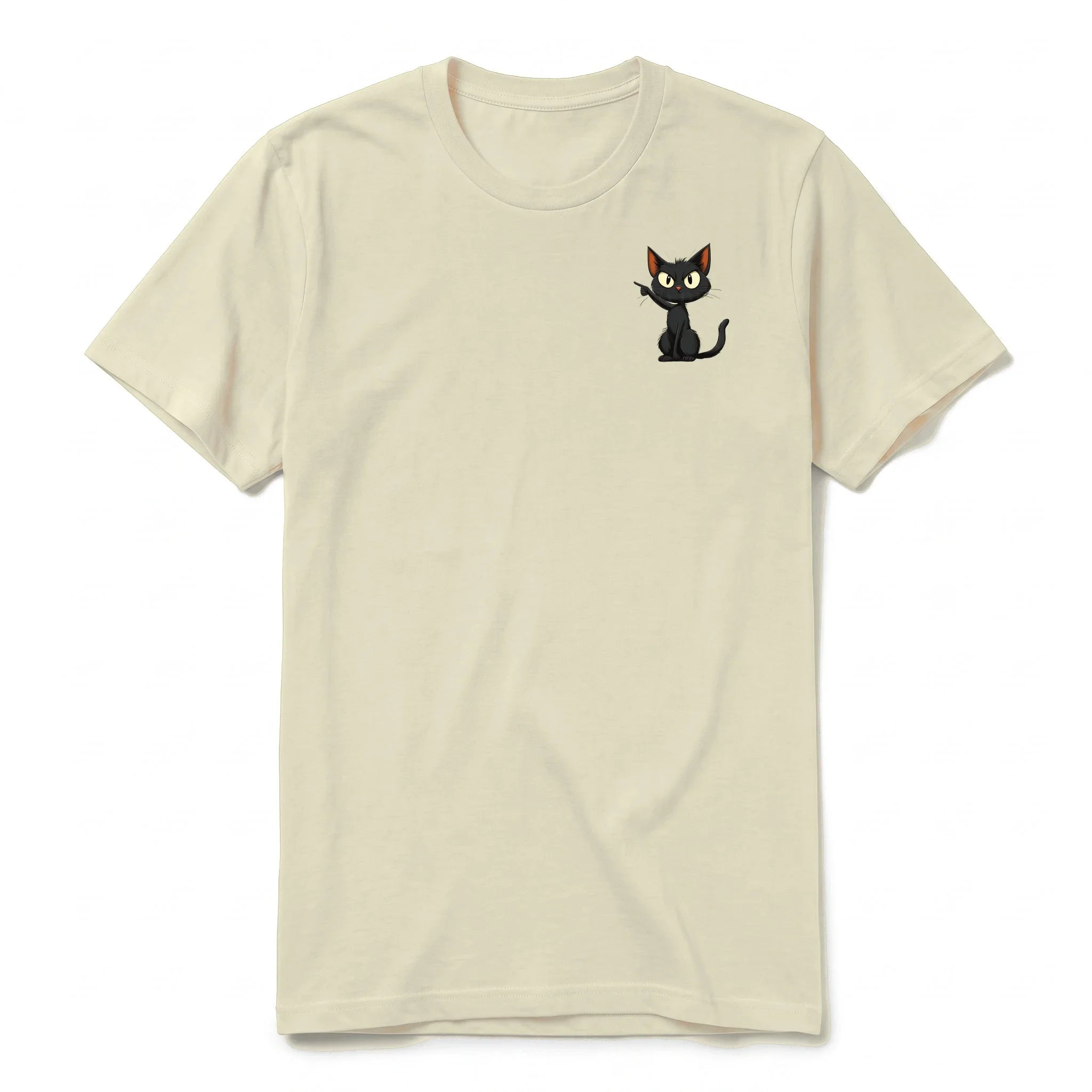 Un T-shirt latte à manches courtes et col rond, orné d'un motif représentant un chat sur la poitrine gauche.