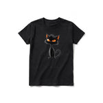 Un T-shirt noir à manches courtes et col rond pour jeune, orné d'un motif représentant un chat sur le devant.