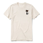 Un T-shirt blanc vintage à manches courtes et col rond, orné d'un motif représentant un chat sur la poitrine gauche.