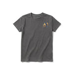 Un T-shirt charbon à manches courtes et col rond pour jeune, orné d'un motif représentant un oiseau sur la poitrine gauche.