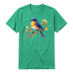Un T-shirt kelly T-shirt à col rond et manches courtes pour adulte, orné d'un motif représentant un oiseau sur le devant.