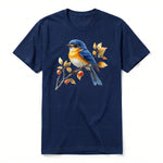 Un T-shirt marine T-shirt à col rond et manches courtes pour adulte, orné d'un motif représentant un oiseau sur le devant.