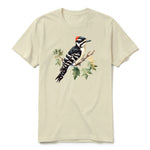 Un T-shirt latte T-shirt à col rond et manches courtes pour adulte, orné d'un motif représentant un oiseau sur le devant.