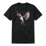 Un T-shirt noir T-shirt à col rond et manches courtes pour adulte, orné d'un motif représentant un oiseau sur le devant.