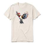 Un T-shirt blanc vintage T-shirt à col rond et manches courtes pour adulte, orné d'un motif représentant un oiseau sur le devant.