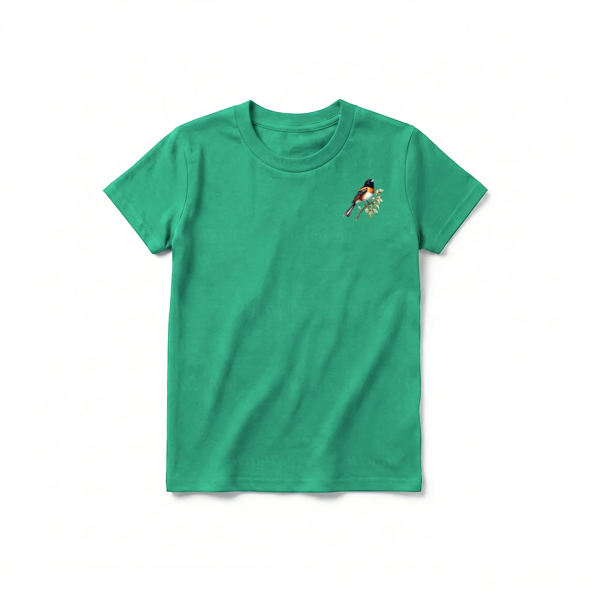 Un T-shirt kelly à manches courtes et col rond pour jeune, orné d'un motif représentant un oiseau sur la poitrine gauche.