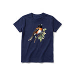 Un T-shirt marine à manches courtes et col rond pour jeune, orné d'un motif représentant un oiseau sur le devant.