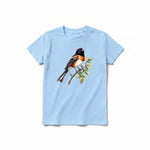 Un T-shirt poudre à manches courtes et col rond pour jeune, orné d'un motif représentant un oiseau sur le devant.
