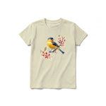 Un T-shirt latte à manches courtes et col rond pour jeune, orné d'un motif représentant un oiseau sur le devant.